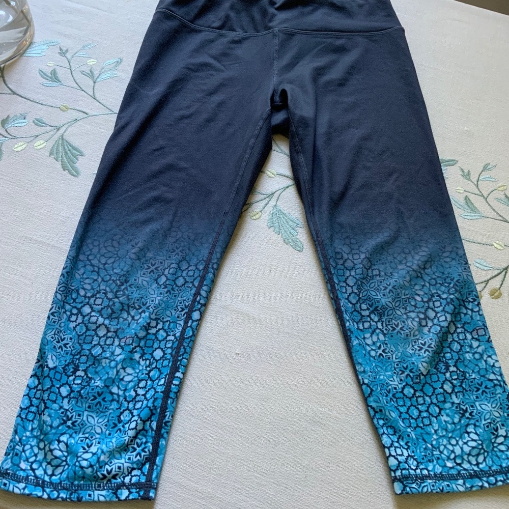 Women’s GAIAM  CAPRI TIGHTS SIZE MEDIUM